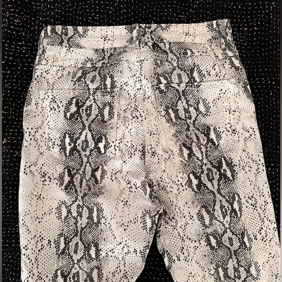 Zara white and grey snake skin patterned skinny jeans. Worn only once. - Picture 3 of 5
